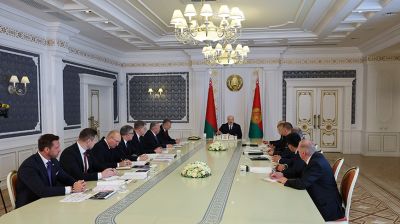 Лукашенко собрал совещание о развитии хоккея