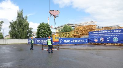 Всегда на высоте. В Минске прошел конкурс машинистов башенного крана среди женщин