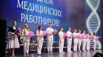 "Они посвятили жизнь заботе о людях". В Гомеле чествовали медработников области