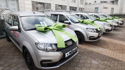 Ключи от 12 медицинских автомобилей вручили учреждениям здравоохранения регионов