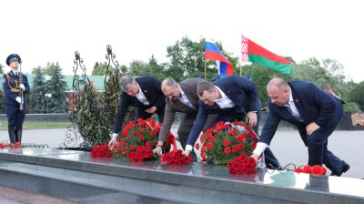 Главы спортивных ведомств Беларуси и России возложили цветы в Брестской крепости
