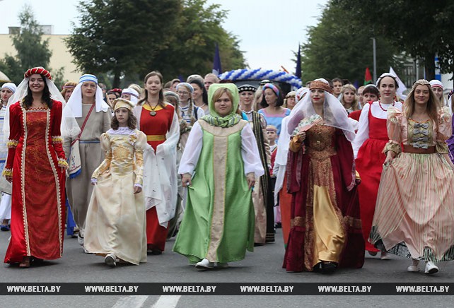 Театрализованное шествие, посвященное трем праздникам, прошло в Полоцке
