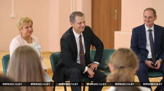 Бузовский встретился со студентами педагогических специальностей вузов и молодыми специалистами образования