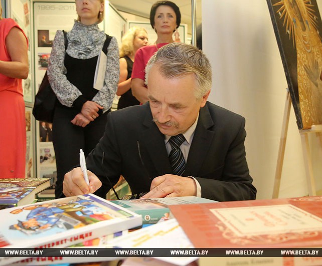 Беларусбанк дал старт благотворительной акции по сбору книг для детских домов и больниц