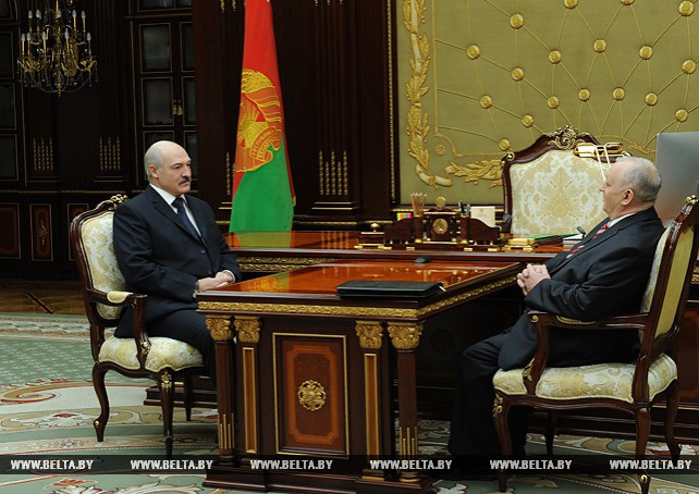 Лукашенко провел встречу с главным редактором "Народнай волi"