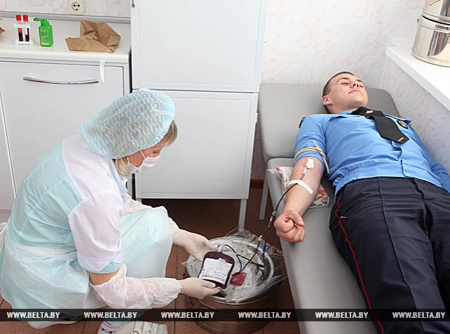 Курсанты Могилевского института МВД приняли участие в акции по сдаче крови