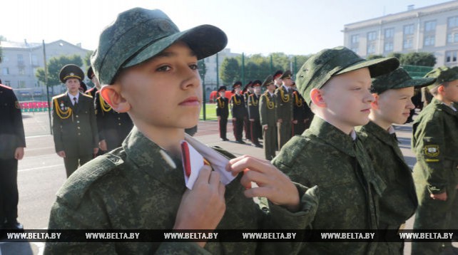 68 первокурсников получили погоны суворовцев