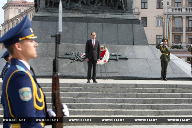 Джанелидзе возложил венок к монументу Победы в Минске