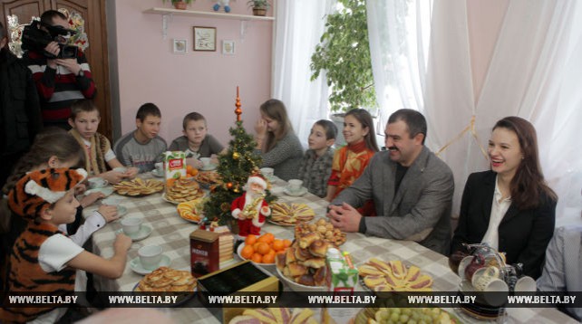 Виктор Лукашенко принял участие в акции "Наши дети"