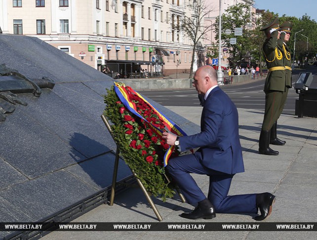 Премьер-министр Молдовы возложил венок к монументу Победы