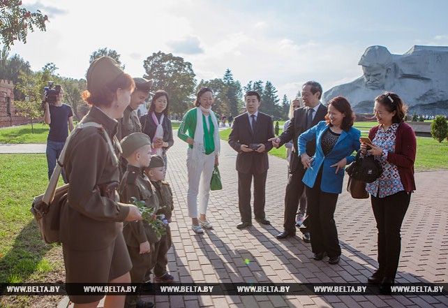 Делегация Всекитайской федерации молодежи посетила Брестскую крепость