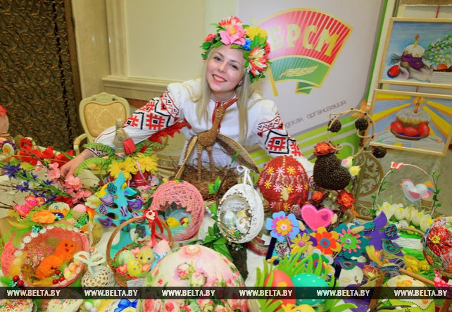 Молодежный межконфессиональный фестиваль-выставка "Пасхальный кулич" проходит в Минске