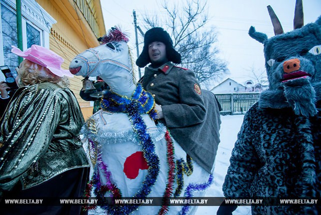 Народный карнавал "Коники" провели в Давид-Городке