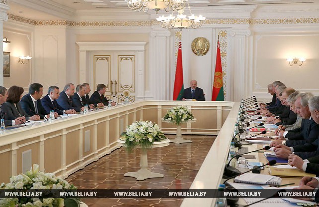 Лукашенко провел совещание по проекту основных положений Программы социально-экономического развития Беларуси на 2016-2020 годы