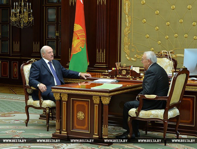 Лукашенко провел рабочую встречу с председателем совета директоров ООО "Табак-инвест" Павлом Топузидисом