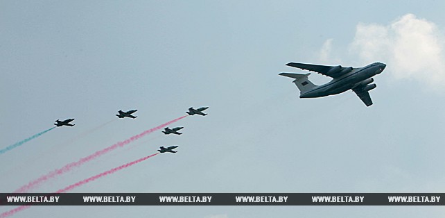 Белорусские военные летчики начинают подготовку к параду