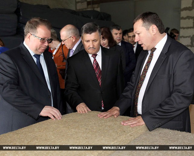 Министр экономики посетил предприятия в Оршанском районе
