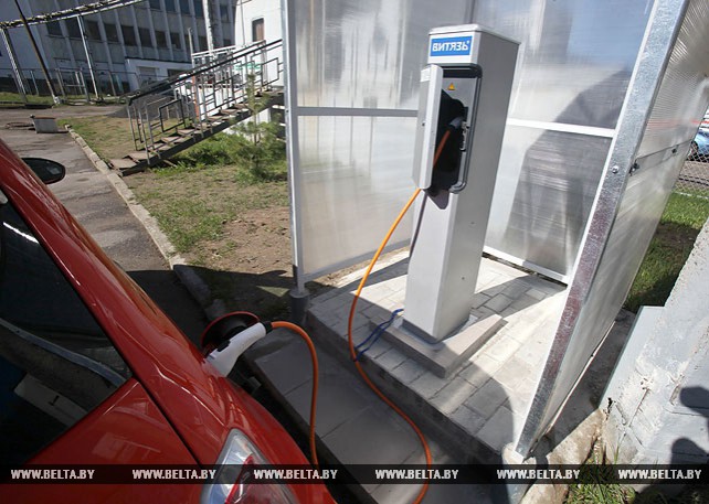 "Витязь" выпустил зарядную станцию для электромобилей