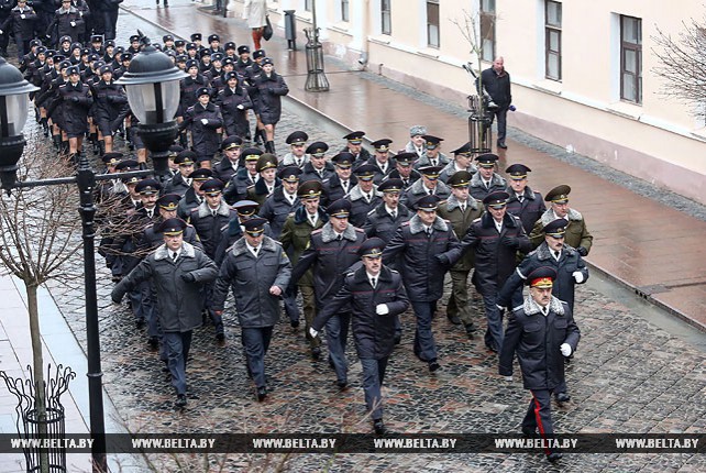 Гродненские милиционеры прошли торжественным маршем по центру города