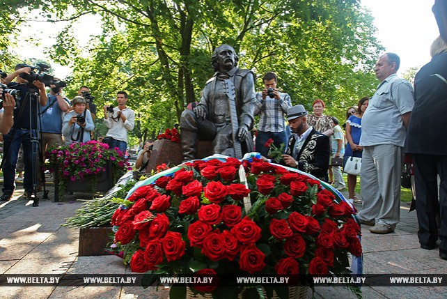 Памятник Владимиру Мулявину открыли в Минске