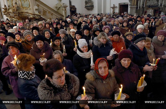 Католики празднуют Сретение Господне