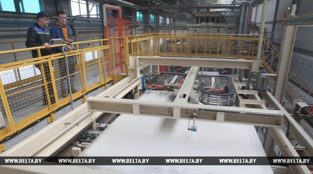 Речицкий завод по производству плит МДФ ежемесячно поставляет около 8 тыс. кв.м продукции на экспорт
