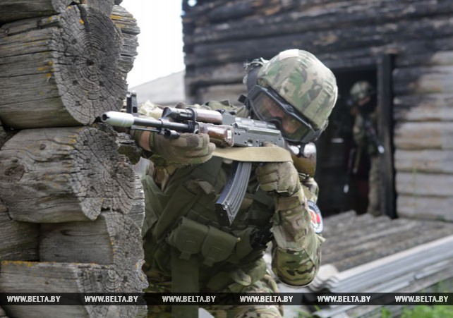 Белорусские и китайские спецназовцы провели совместную тренировку