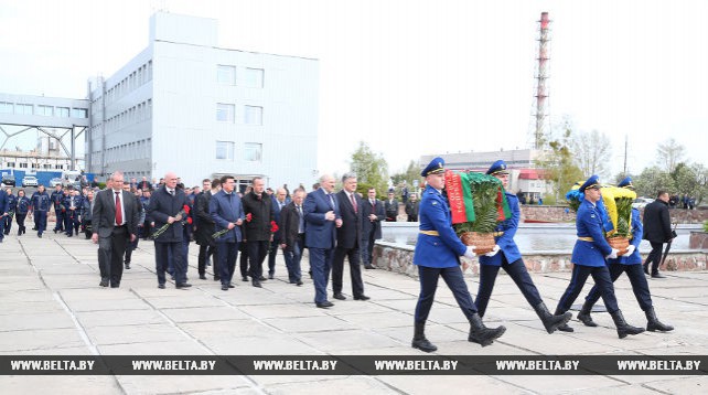 Лукашенко и Порошенко в Чернобыле почтили память погибших ликвидаторов