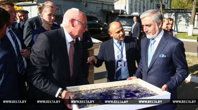 Премьер-министр Афганистана Абдулла Абдулла посетил ОАО "АМКОДОР"