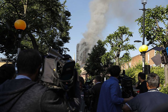 При пожаре в лондонской высотке пострадали не менее 30 человек