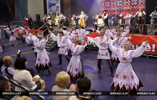 Коллективы и исполнители из 26 стран принимают участие в фестивале "Венок дружбы" в Бобруйске