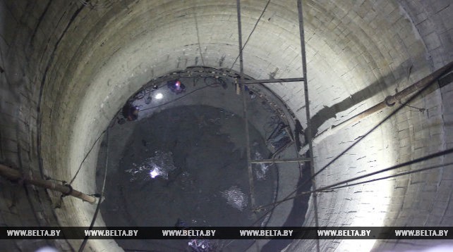 На Петриковском горно-обогатительном комбинате проходка шахтного ствола достигла 70 м глубины
