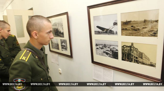Неизвестные фотографии времен войны показали на выставке в Гомеле