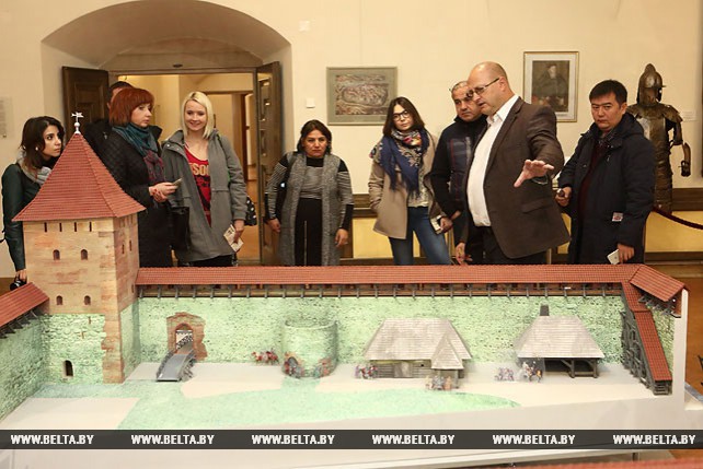 Журналисты из стран СНГ посетили замковый комплекс "Мир"