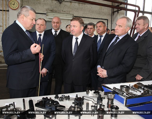 Кобяков посетил Оршанский инструментальный завод