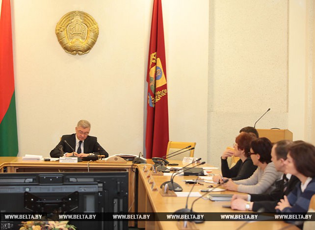 Зампред Могилевского облисполкома провел прямую телефонную линию с жителями города