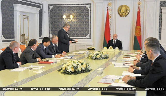 Лукашенко провел совещание по развитию хоккея в Беларуси