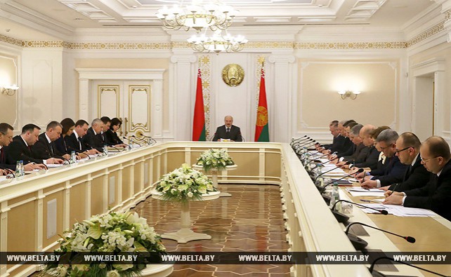 Лукашенко провел совещание по оптимизации Администрации Президента Беларуси