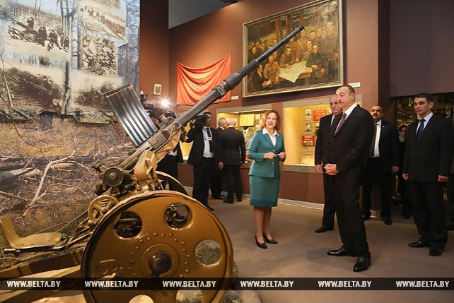Президент Азербайджана посетил Белорусский государственный музей истории Великой Отечественной войны