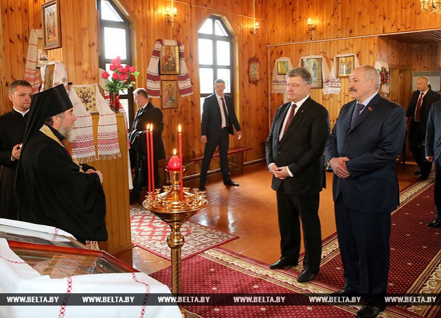 Президенты Беларуси и Украины посетили Свято-Михайловский храм в Лясковичах