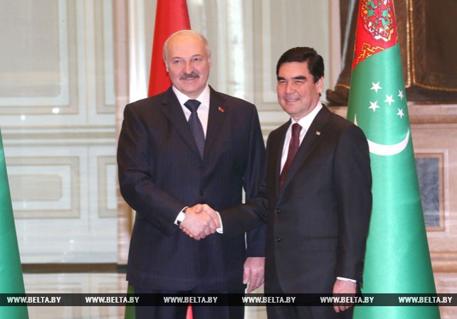 Александр Лукашенко провел официальные переговоры с Президентом Туркменистана Гурбангулы Бердымухамедовым в формате один на один