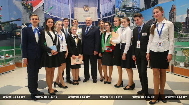 Александр Лукашенко посетил школу №61 в Минске