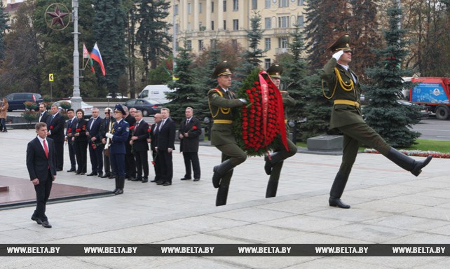 Губернатор Сахалинской области возложил венок к монументу Победы