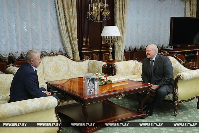 Лукашенко встретился с космонавтом Новицким