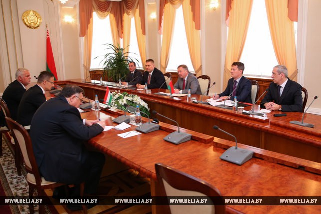 Кобяков встретился с министром иностранных дел и внешней торговли Венгрии