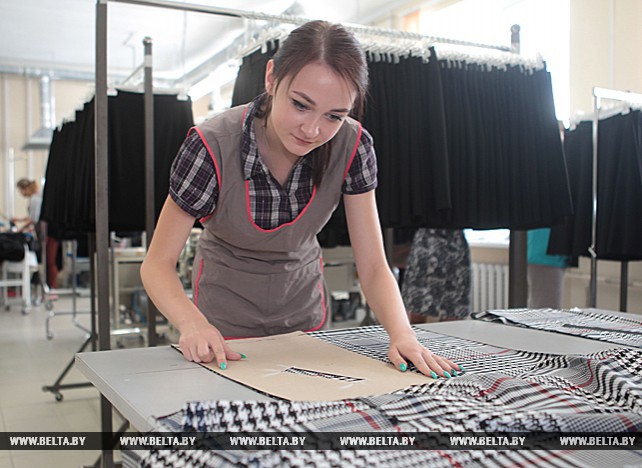 Молодечненское предприятие "Блауз" специализируется на пошиве женских блузок и платьев