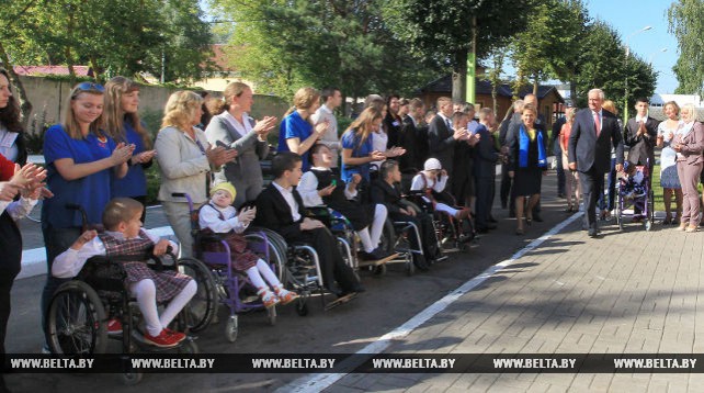 Мясникович и Щеткина посетили дом-интернат для детей-инвалидов