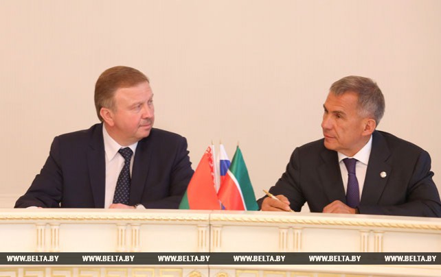 Кобяков и Минниханов подписали протокол по итогам встречи