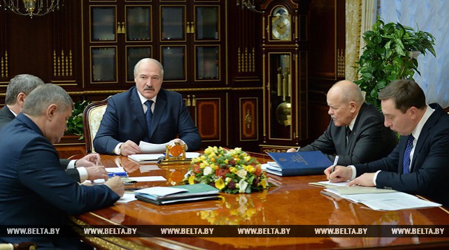 Лукашенко заслушал доклад по вопросам реализации на экспорт круглых лесоматериалов
