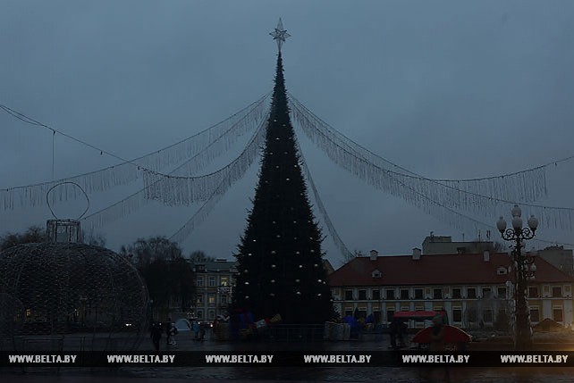 Праздничную иллюминацию отключили в Беларуси в знак скорби по жертвам авиакатастрофы под Сочи